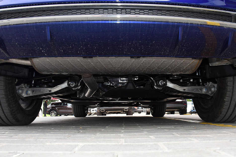 2018款 45 TFSI 尊享时尚型 引擎底盘