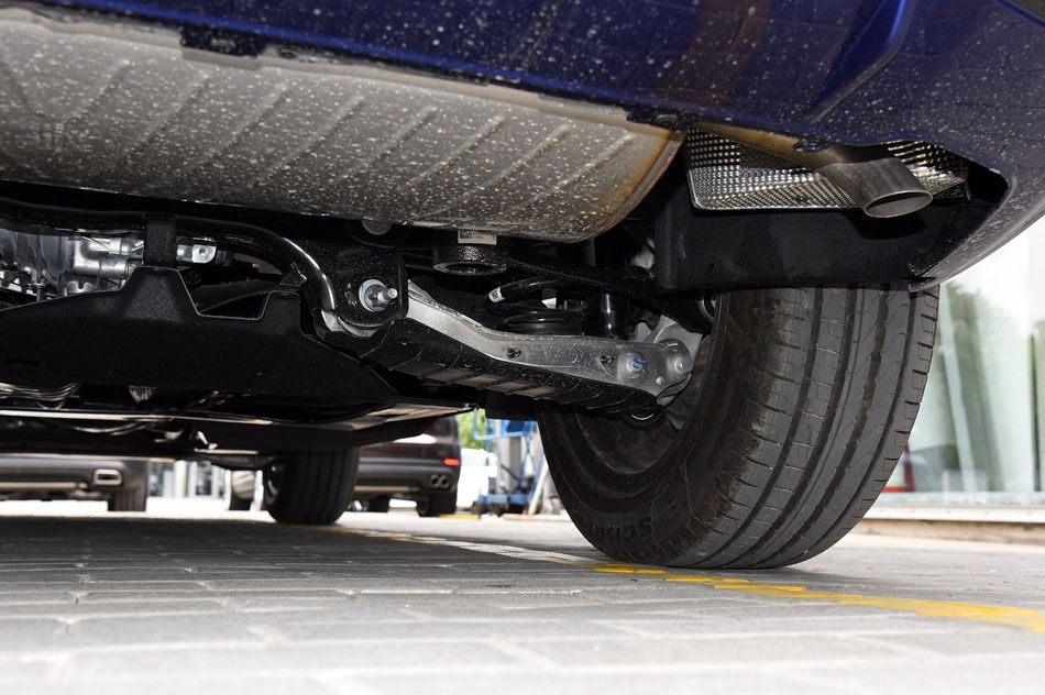 2018款 45 TFSI 尊享时尚型 引擎底盘