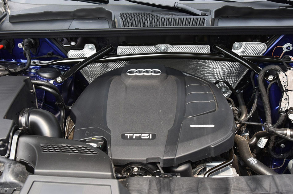 2018款 45 TFSI 尊享时尚型 引擎底盘