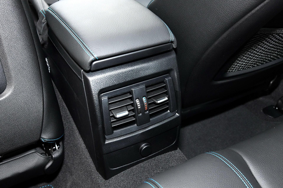 2018款 M2 座椅空间