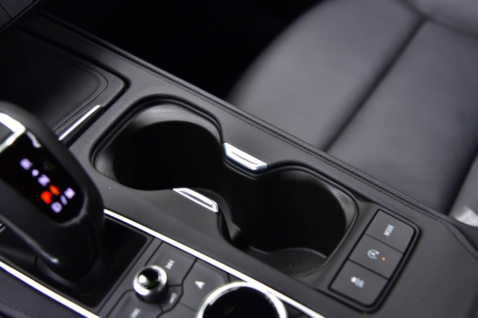 2019款 28T 四驱铂金运动版 内饰