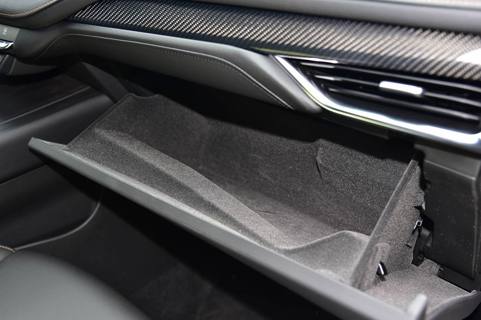 2019款 28T 四驱铂金运动版 内饰