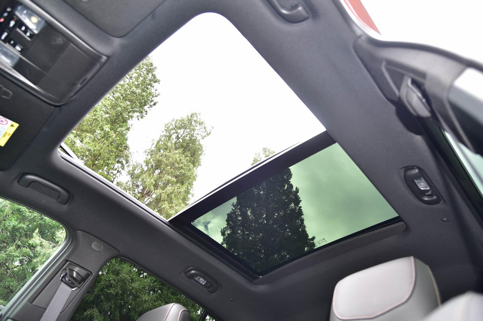 2019款 28T 四驱铂金运动版 座椅空间