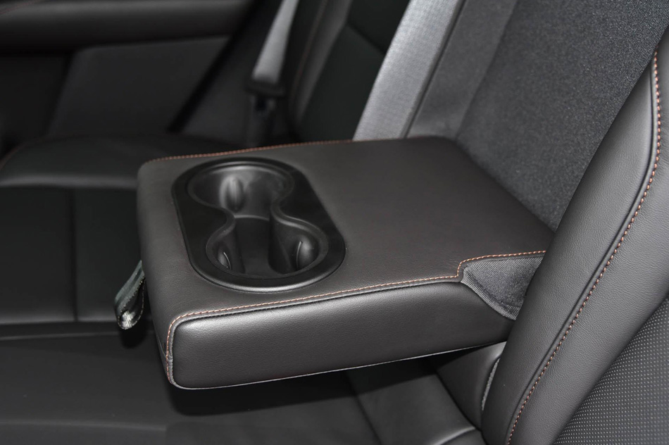 2019款 28T 四驱铂金运动版 座椅空间