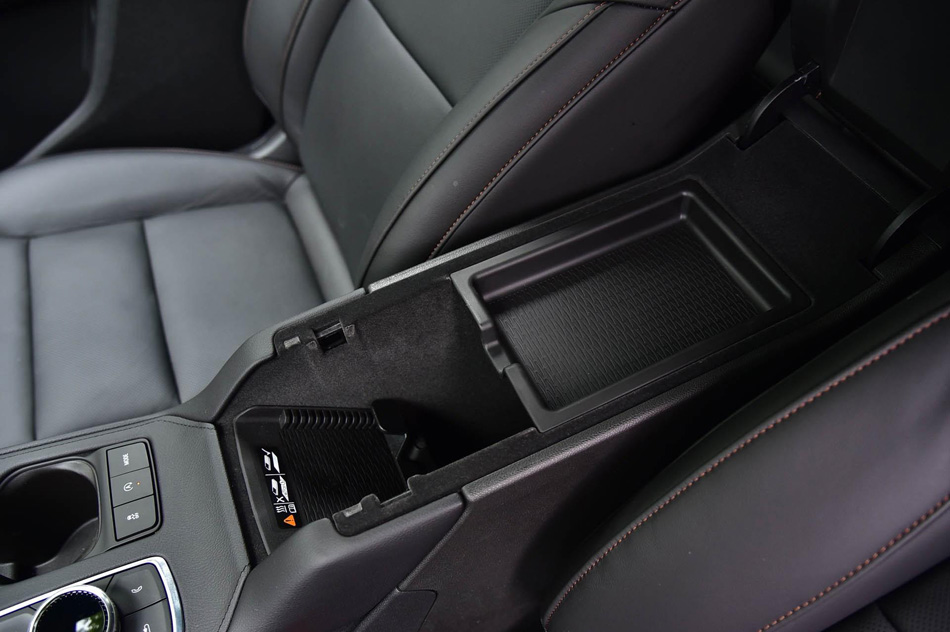 2019款 28T 四驱铂金运动版 座椅空间