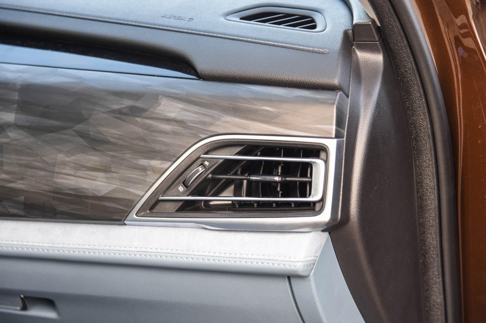 2018款 1.5T PHEV领航型 内饰