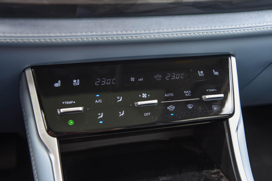 2018款 1.5T PHEV领航型 内饰