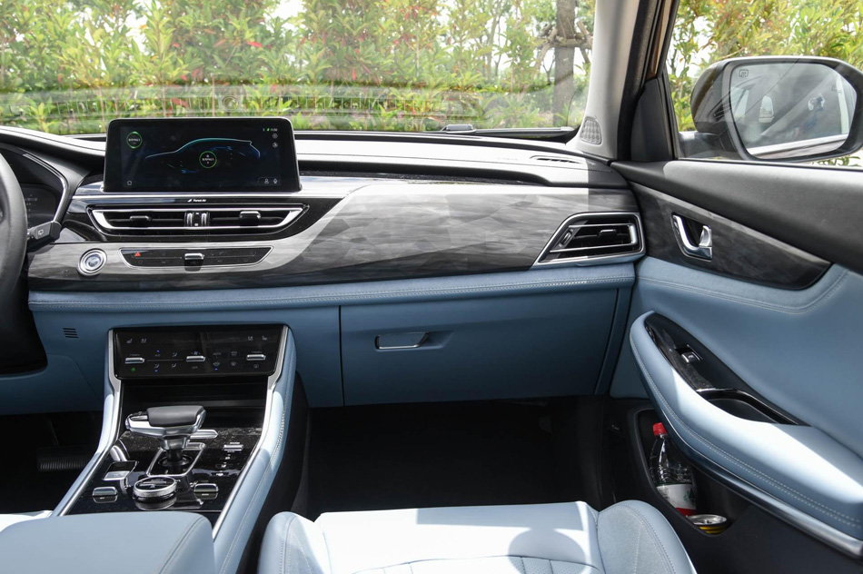 2018款 1.5T PHEV领航型 内饰