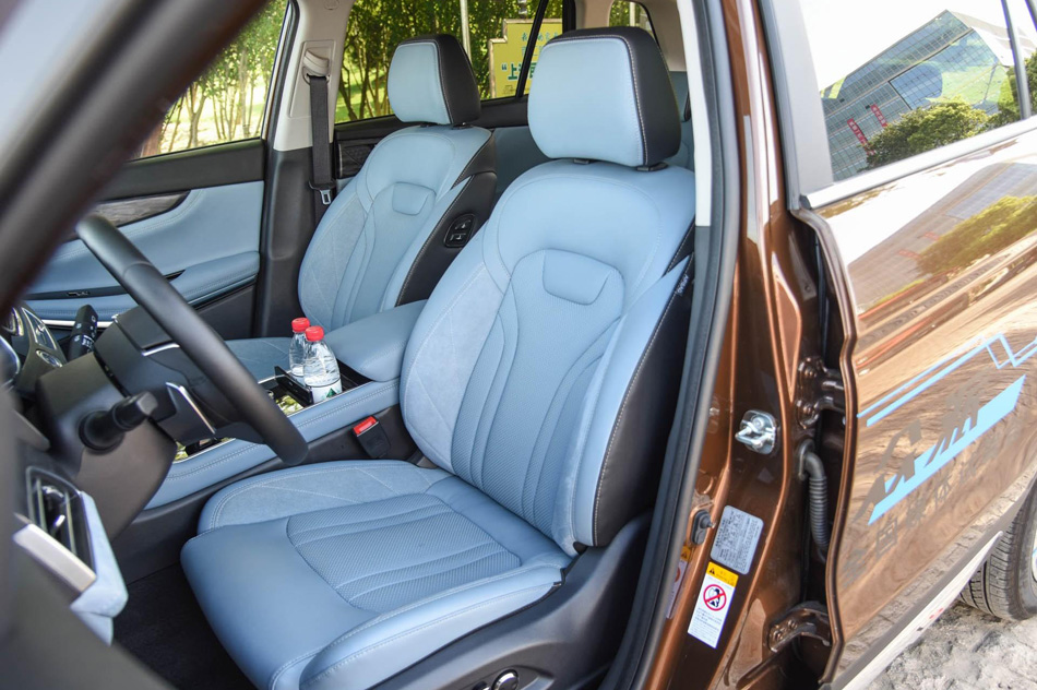 2018款 1.5T PHEV领航型 座椅空间
