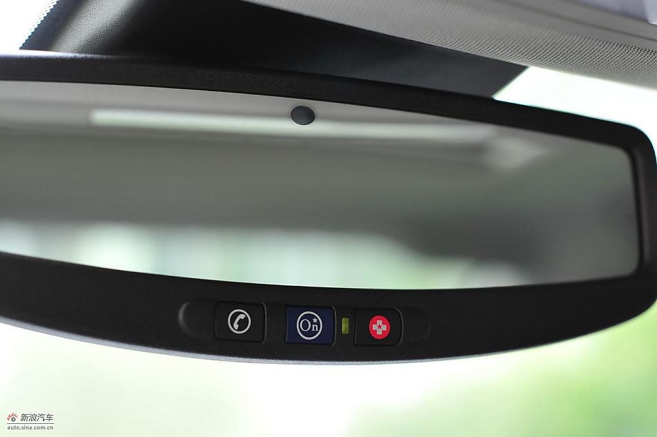 新君越2.0T内饰实拍图