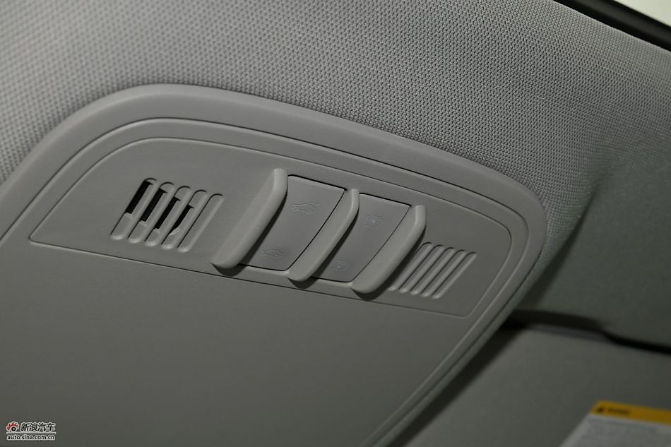 新君越2.0T内饰实拍图