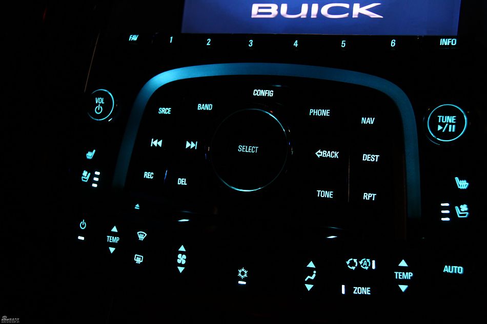 别克新君越试驾实拍图内饰