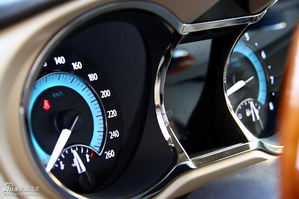 别克新君越试驾实拍图内饰