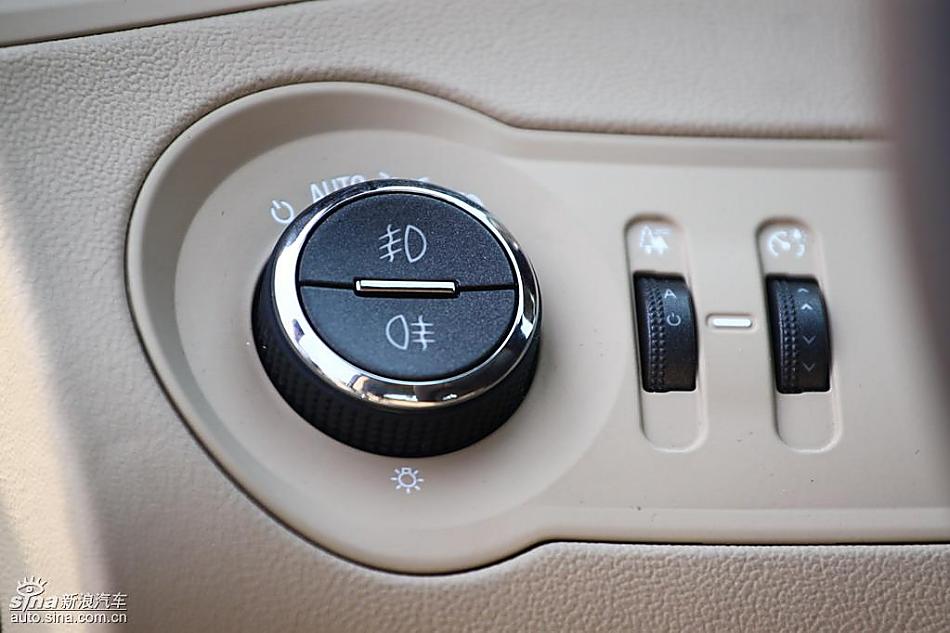 别克新君越试驾实拍图内饰