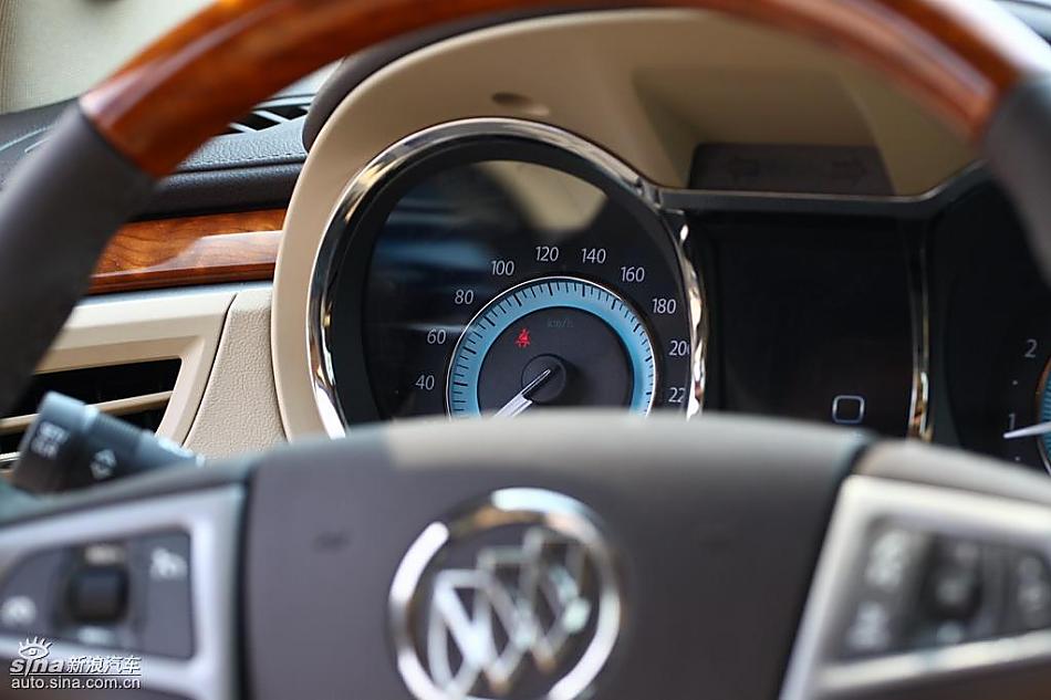 别克新君越试驾实拍图内饰