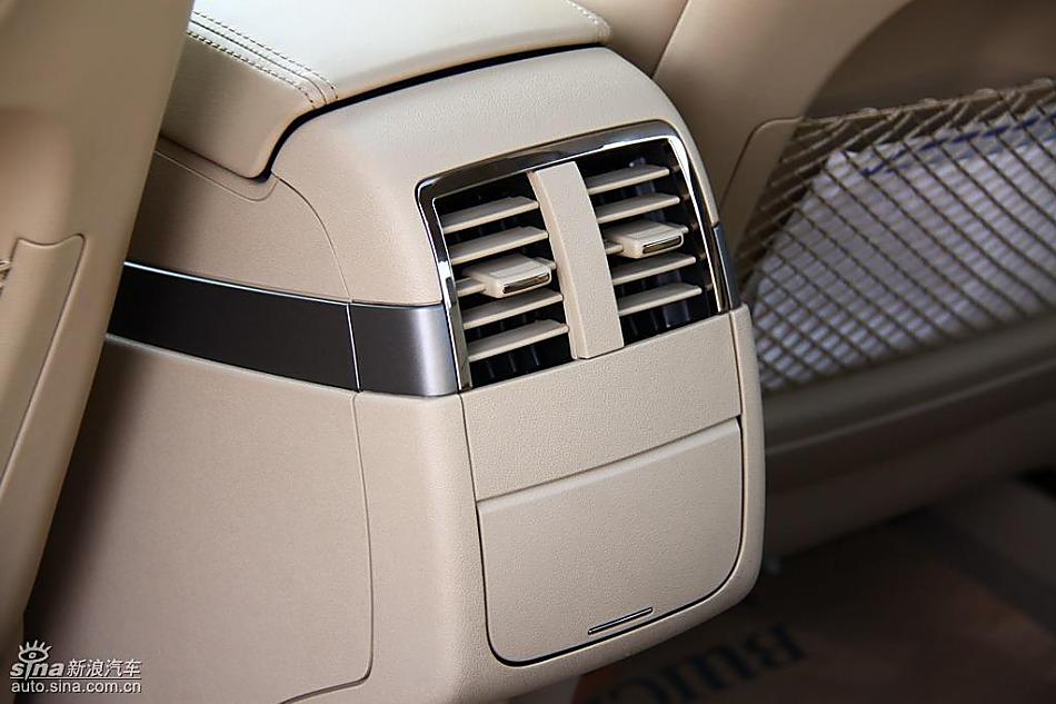 别克新君越试驾实拍图发动机与其他