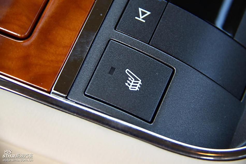 别克新君越试驾实拍图发动机与其他
