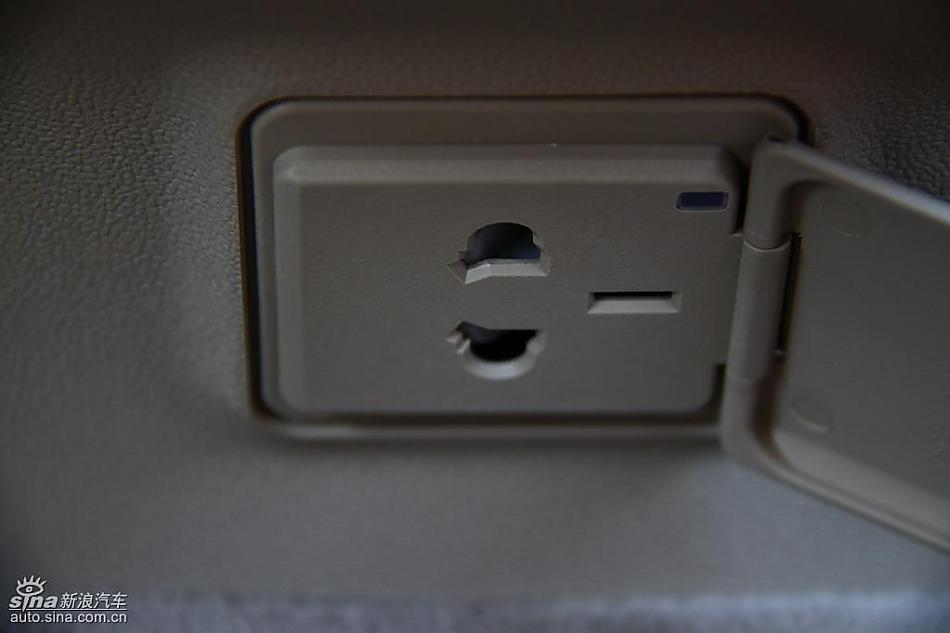 别克新君越试驾实拍图发动机与其他