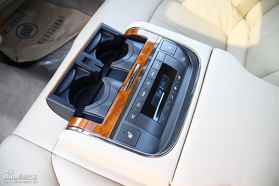 别克新君越试驾实拍图发动机与其他