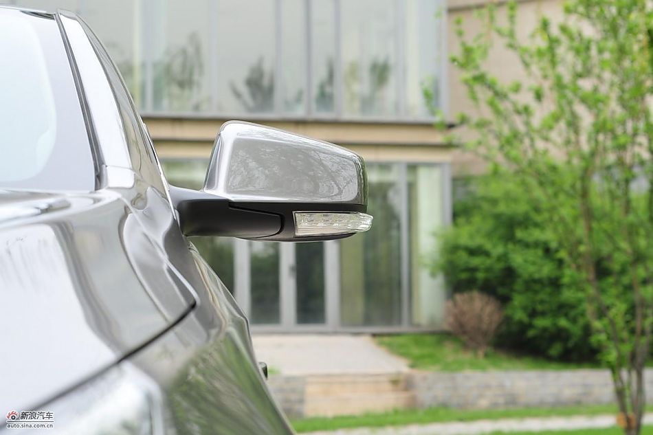 新君越2.0T外观实拍图