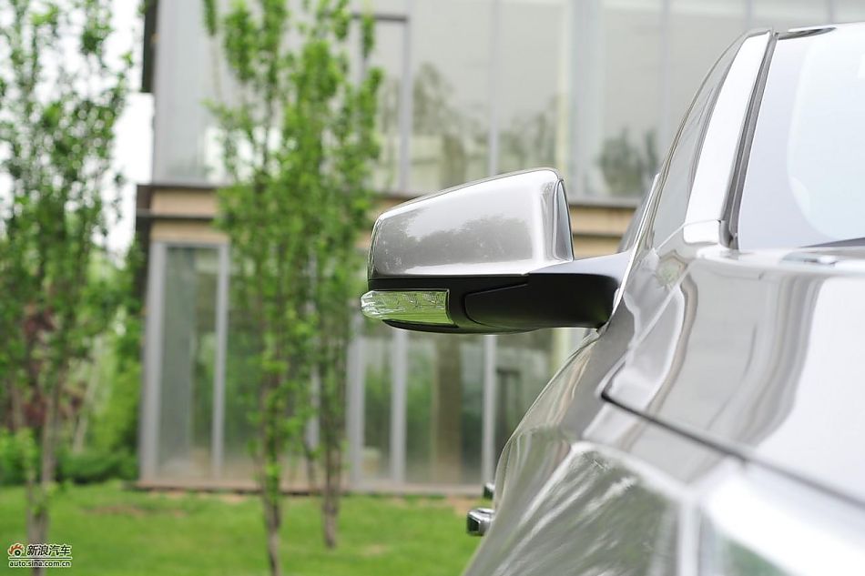 新君越2.0T外观实拍图