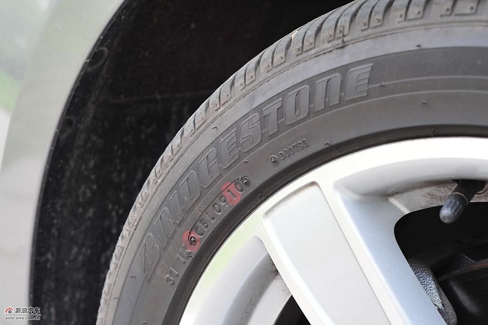 新君越2.0T外观实拍图