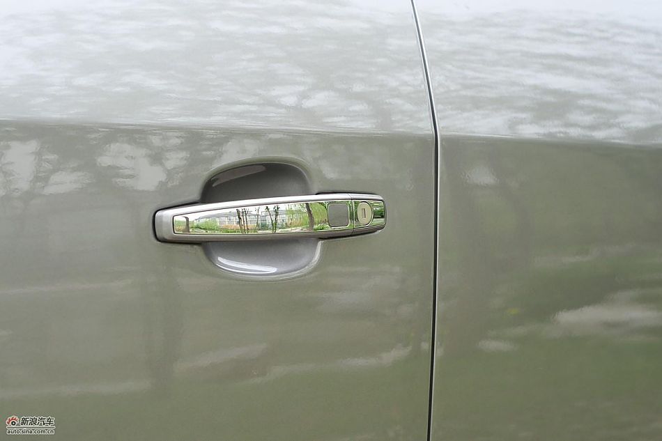 新君越2.0T外观实拍图