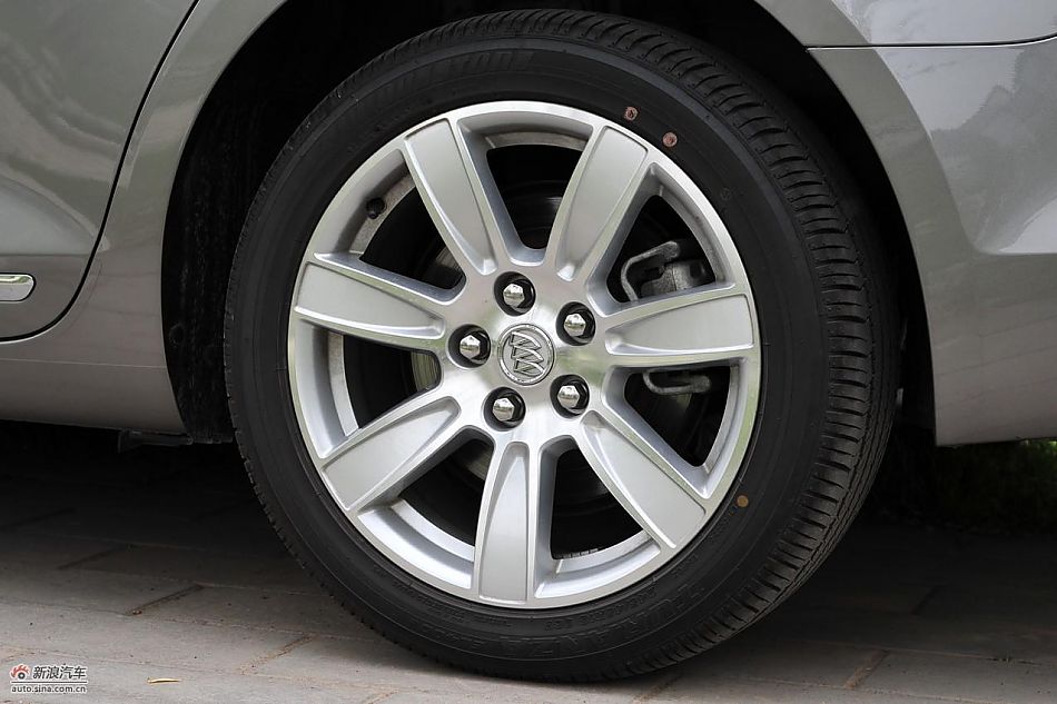 新君越2.0T外观实拍图