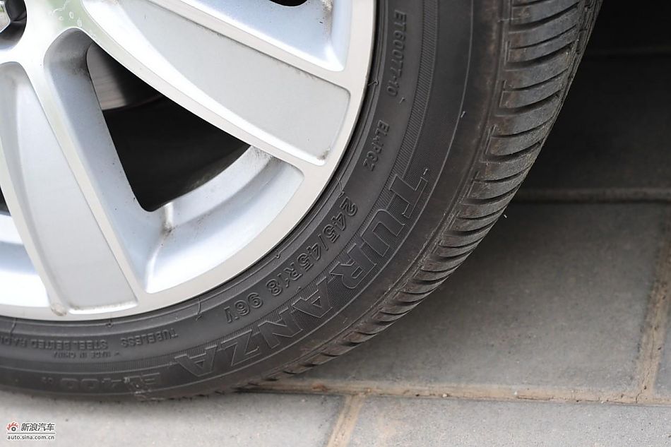 新君越2.0T外观实拍图