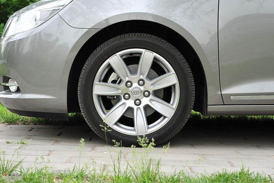 新君越2.0T外观实拍图