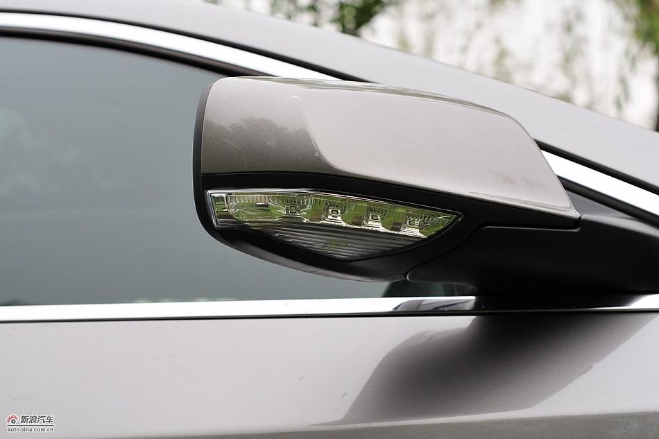 新君越2.0T外观实拍图