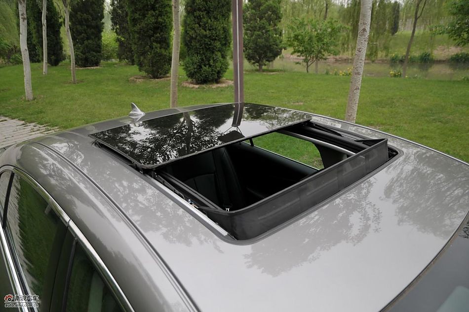 新君越2.0T外观实拍图