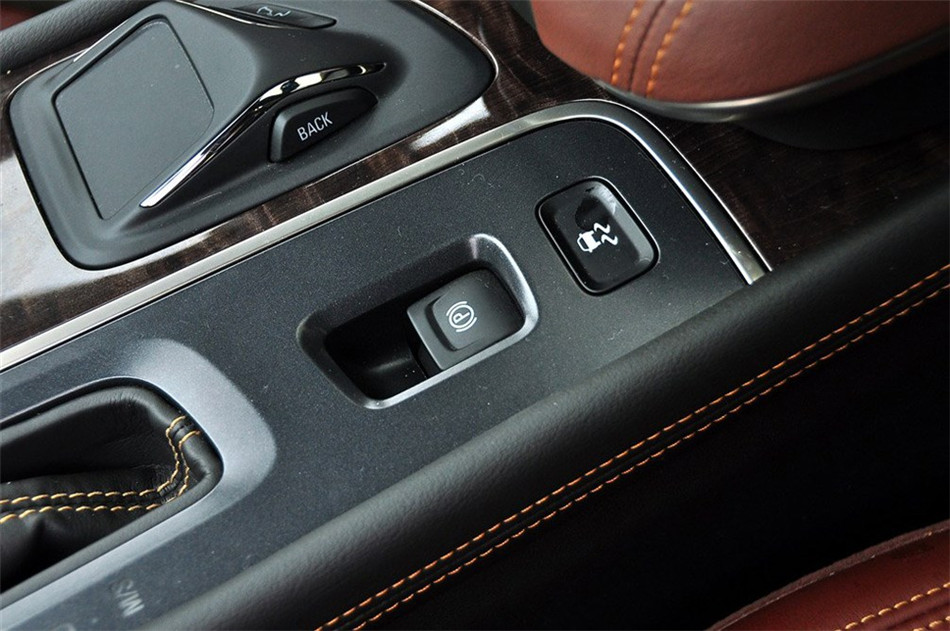 2013款 3.0L AT SIDI V6智享旗舰型 内饰
