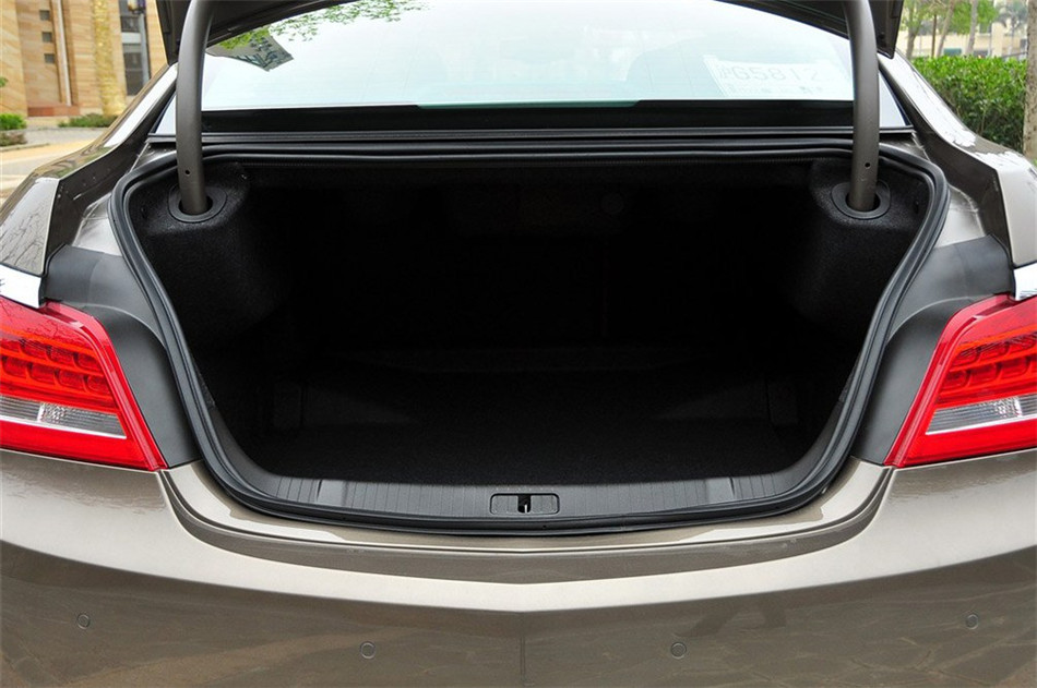 2013款 3.0L AT SIDI V6智享旗舰型 座椅空间