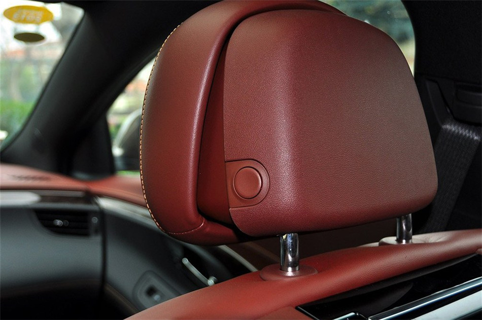 2013款 3.0L AT SIDI V6智享旗舰型 座椅空间