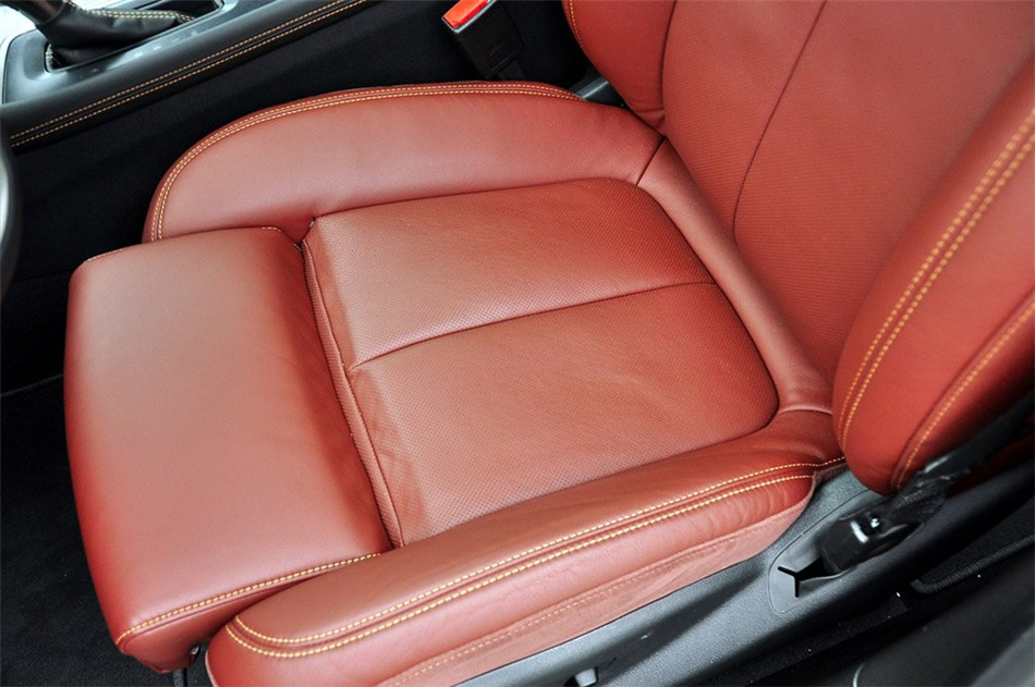 2013款 3.0L AT SIDI V6智享旗舰型 座椅空间