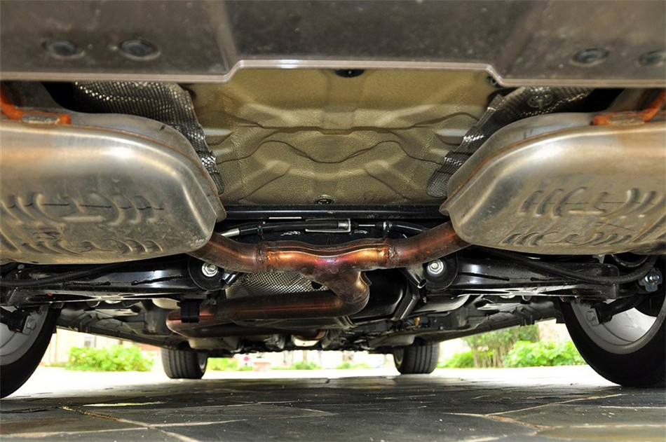 2013款 3.0L AT SIDI V6智享旗舰型 引擎底盘