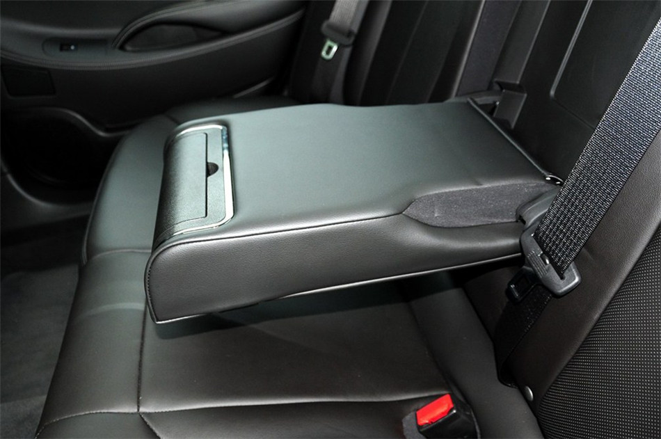 2012款 2.0T AT 豪雅版 座椅空间