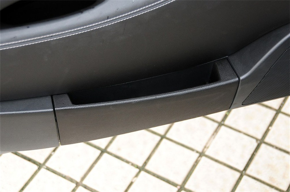 2012款 2.0T AT 豪雅版 座椅空间