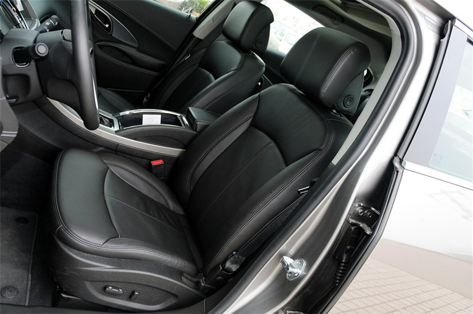2012款 2.0T AT 豪雅版 座椅空间
