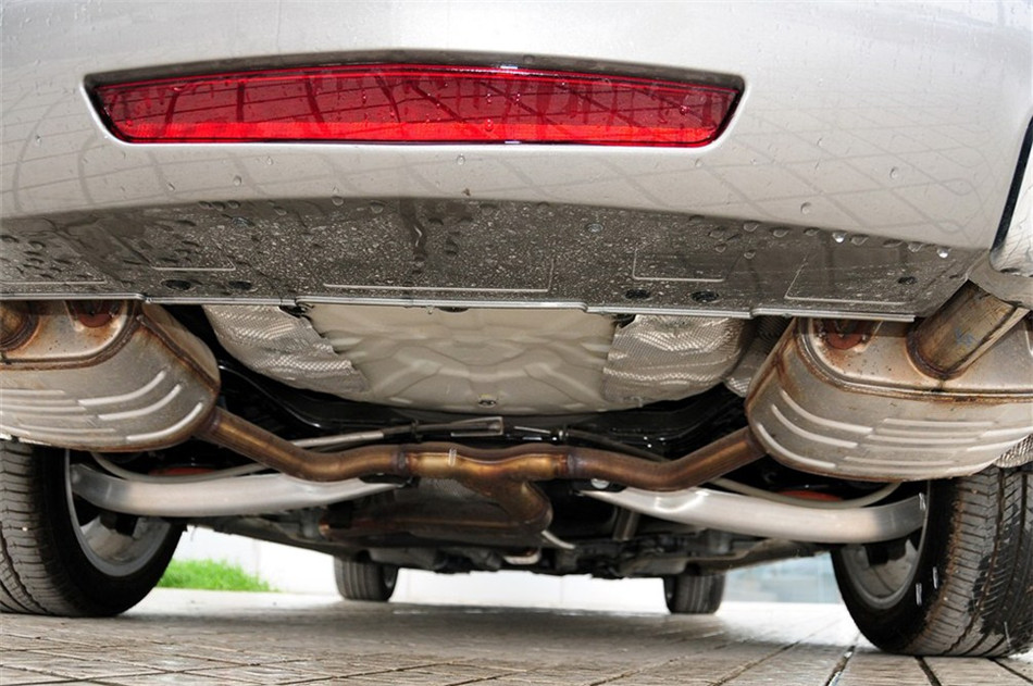 2012款 2.0T AT 豪雅版 引擎底盘