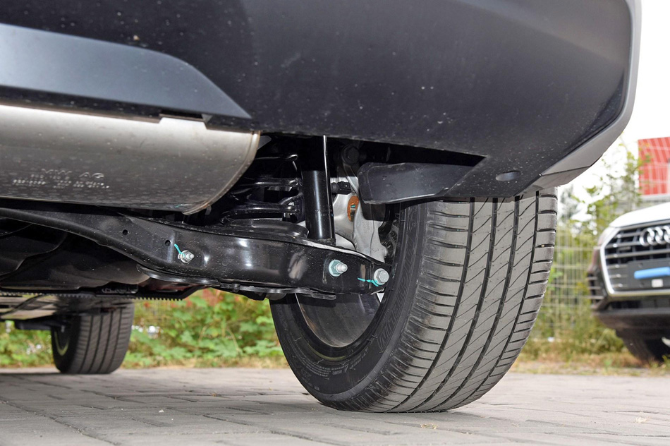 2018款 35TFSI 时尚动感型 引擎底盘