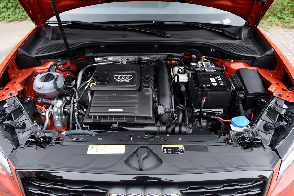 2018款 35TFSI 时尚动感型 引擎底盘