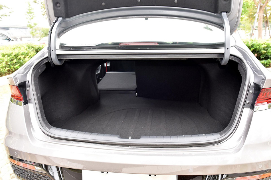 2019款 280TGDi 智尊版 国V 座椅空间