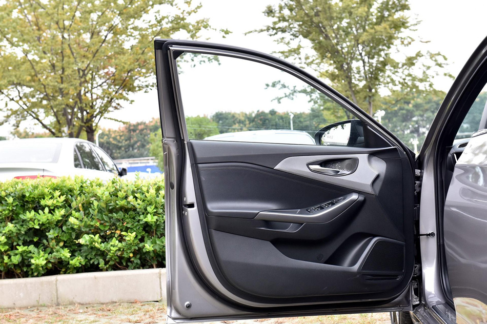 2019款 280TGDi 智尊版 国V 座椅空间