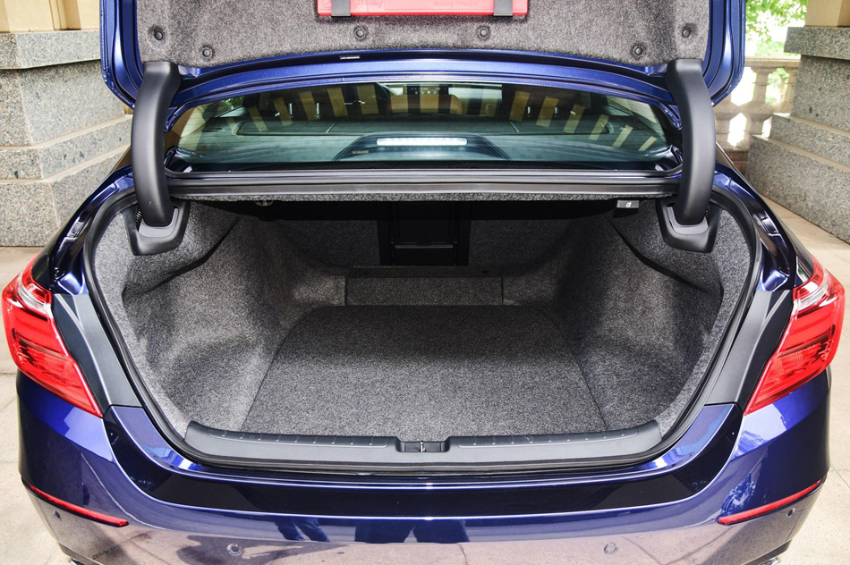 2019款 260TURBO 精耀版 国V 座椅空间