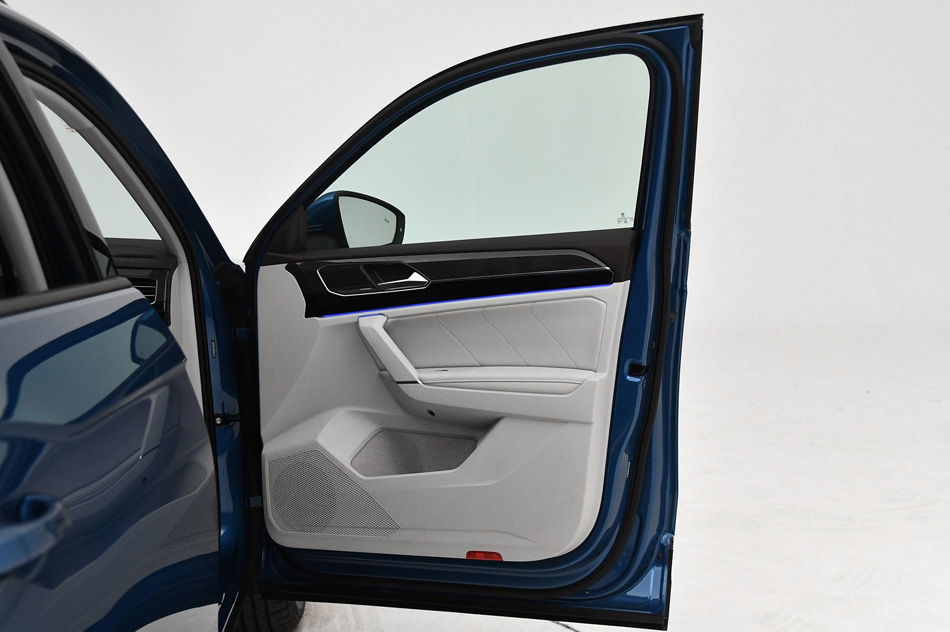 2019款 380TSI 四驱旗舰型 座椅空间