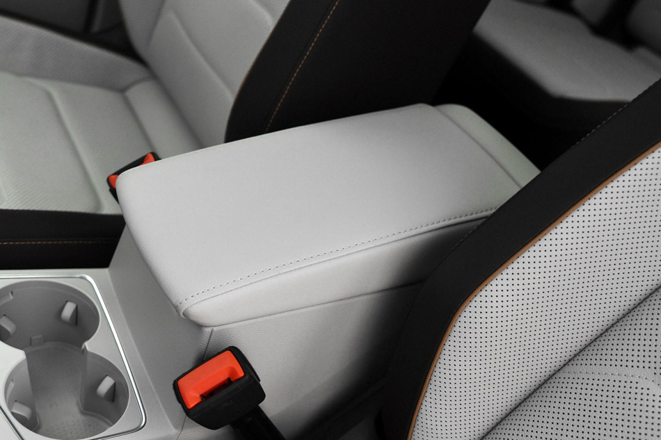 2019款 380TSI 四驱旗舰型 座椅空间