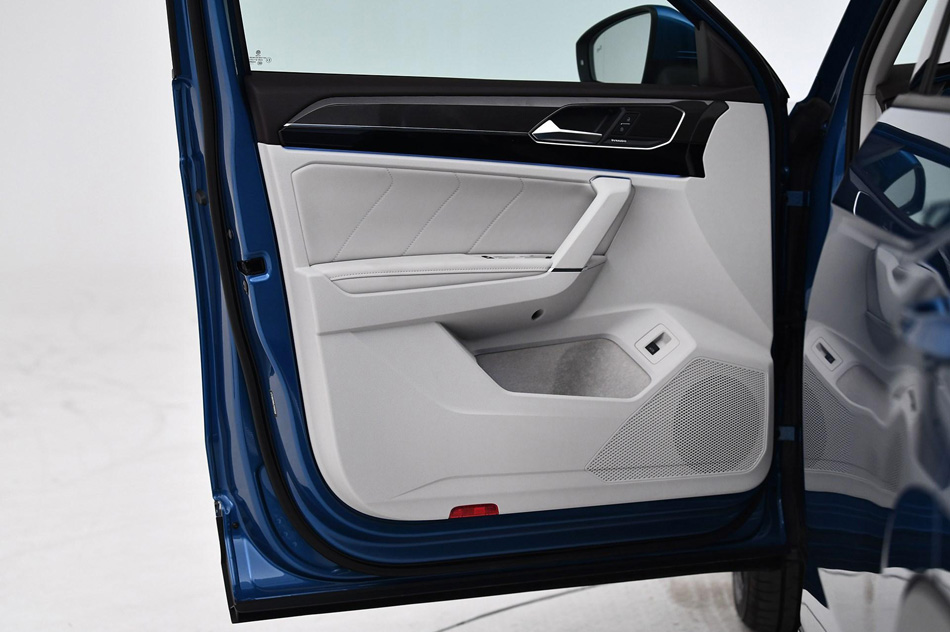 2019款 380TSI 四驱旗舰型 座椅空间