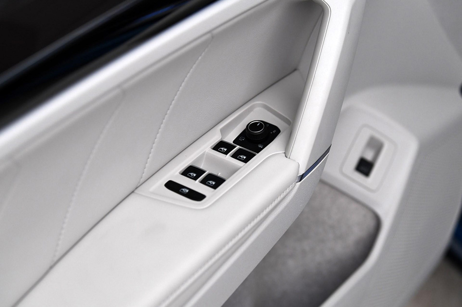 2019款 380TSI 四驱旗舰型 座椅空间